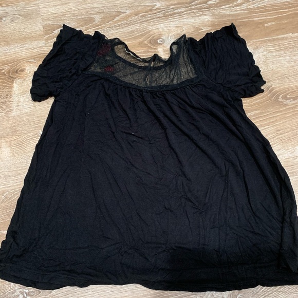 //5 for $20// Lace Rose Top - Picture 3 of 3